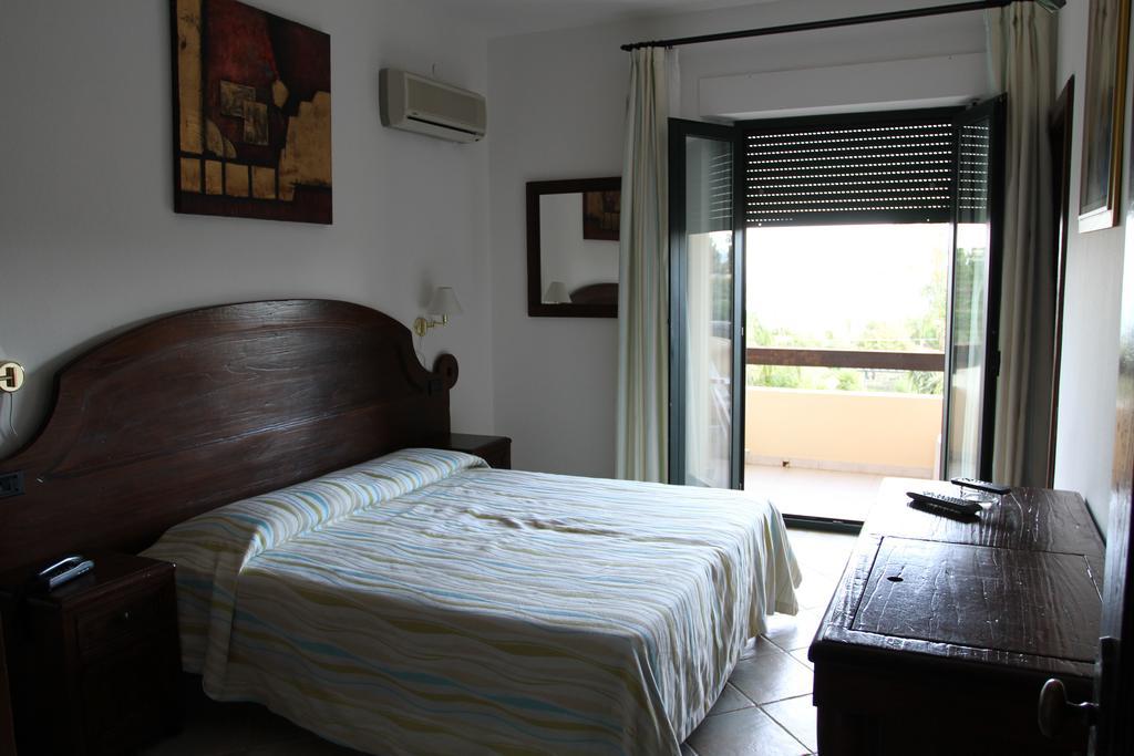 Hotel Mediterraneo Santa Maria Navarrese Szoba fotó