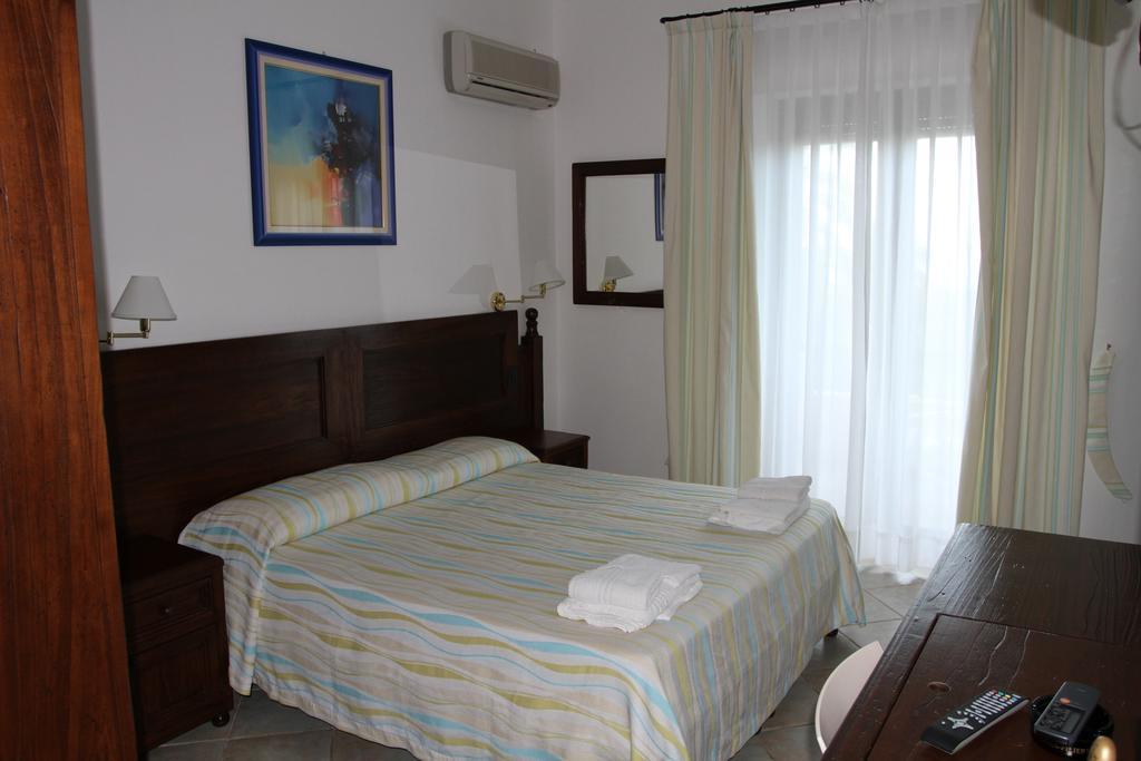 Hotel Mediterraneo Santa Maria Navarrese Szoba fotó