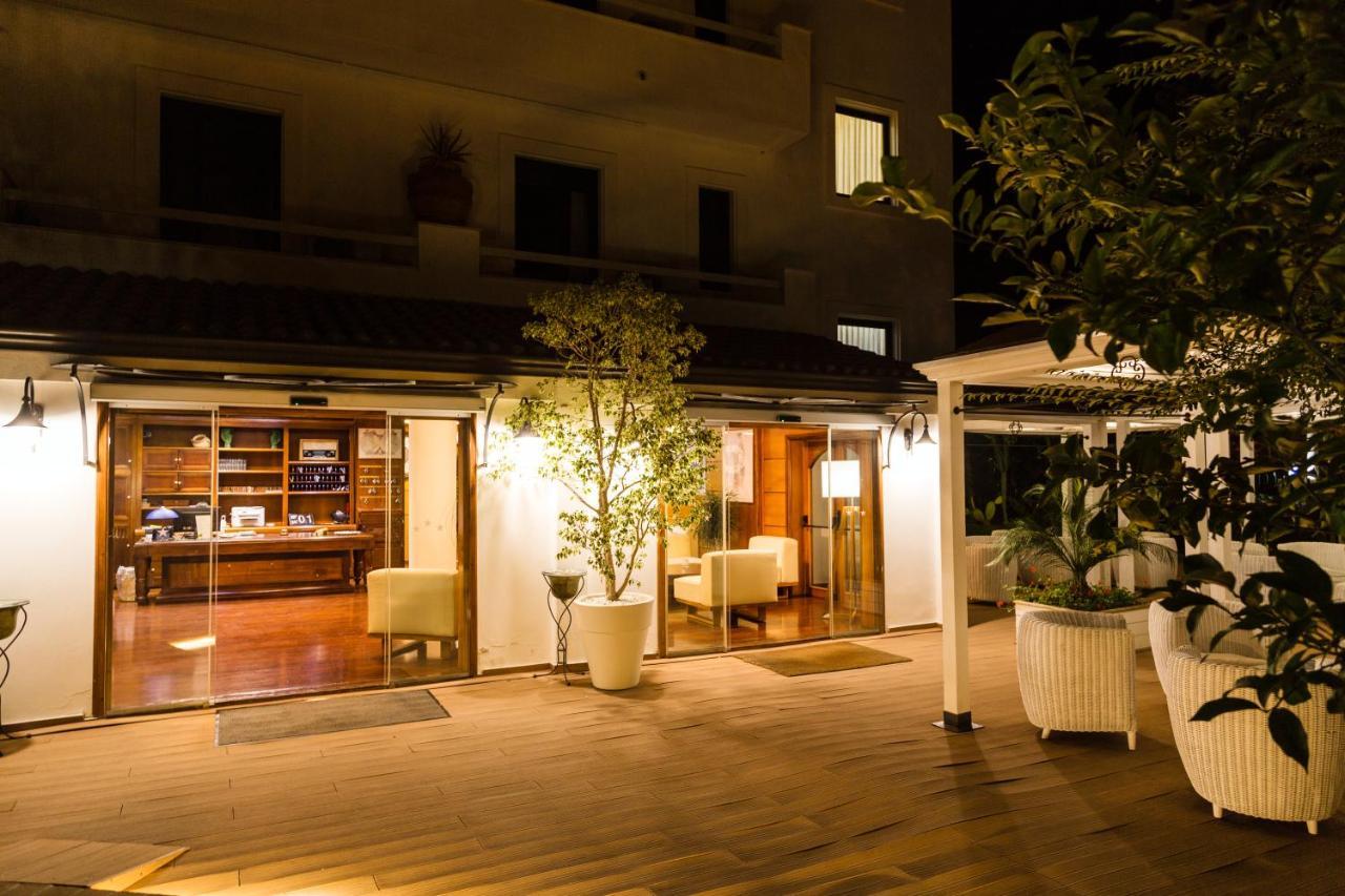 Hotel Mediterraneo Santa Maria Navarrese Kültér fotó